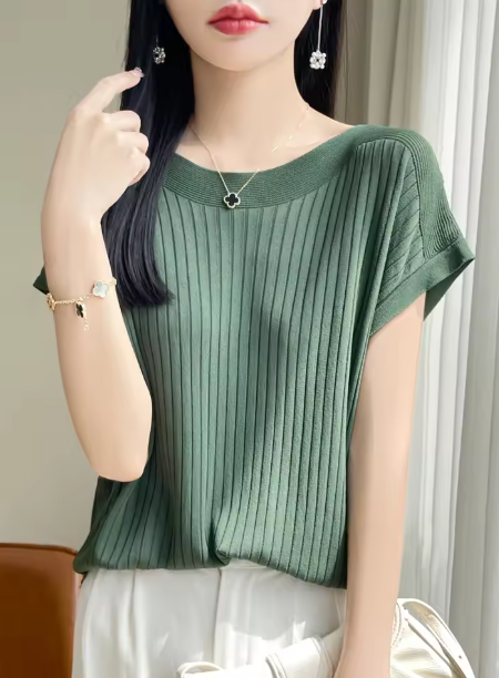 Model Baru 2026, Sweater Wanita Gaya Kekinian dengan Leher Miring, Kaos Rajut Musim Semi dan Musim Panas, Kain Es Dingin, Longgar dan Santai, Kaos Rajut Lengan Pendek Korea.