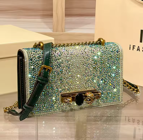 Tas Malam Mewah dengan Berlian, Tas Tangan Wanita, Clutch Model Baru 2025, Tas Selempang Kepala Tengkorak, Tas Rantai Kecil Fashion, Tas Pesan.