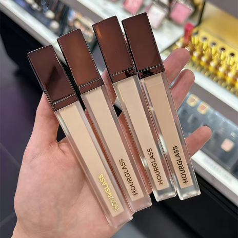 Concealer cair berbentuk jam pasir,