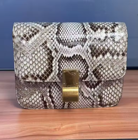 Tas Wanita Model Baru, Tas Bahu dengan Penutupan Flap, Tas Selempang Kulit Ular Asli, Tas Tangan Desainer untuk Gaya Santai dan Kantor, Tas Bahu dan Selempang Wanita.
