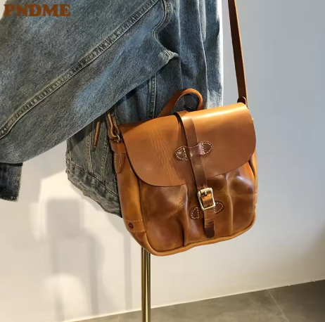 PNDME Tas Selempang Pria Mewah, Kulit Asli Alami, Desain Vintage Kasual, Tas Kulit Sapi Asli untuk Outdoor, Tas Bahu Cokelat Handmade.