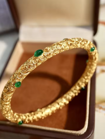 FH26 Perhiasan Mewah Emas Murni G18K, 2,1 Karat Zamrud Hijau Alami, Gelang Bentuk Hati untuk Wanita, Gelang yang Elegan dan Halus